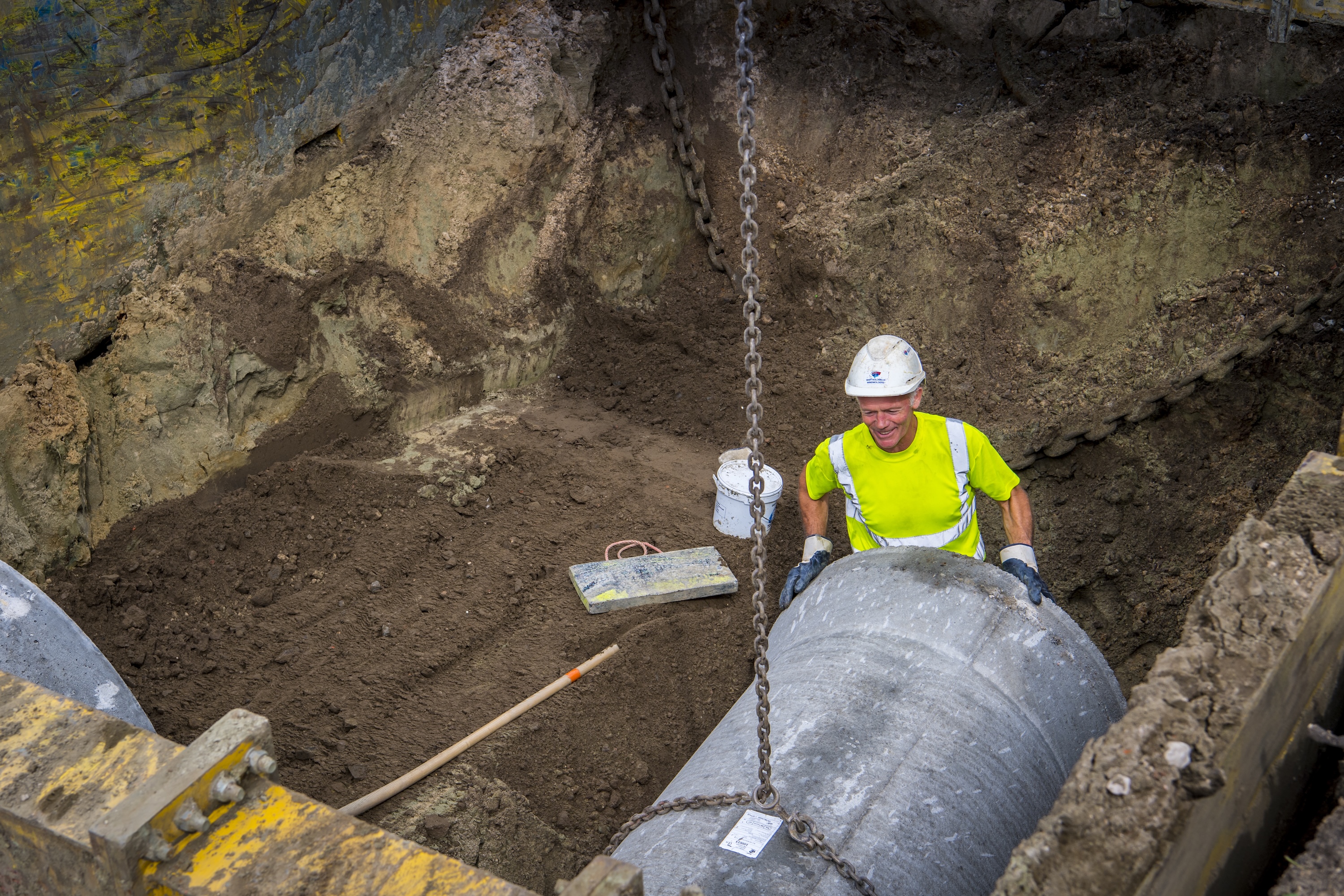 Aquafin medewerker op een werf in Stabroek